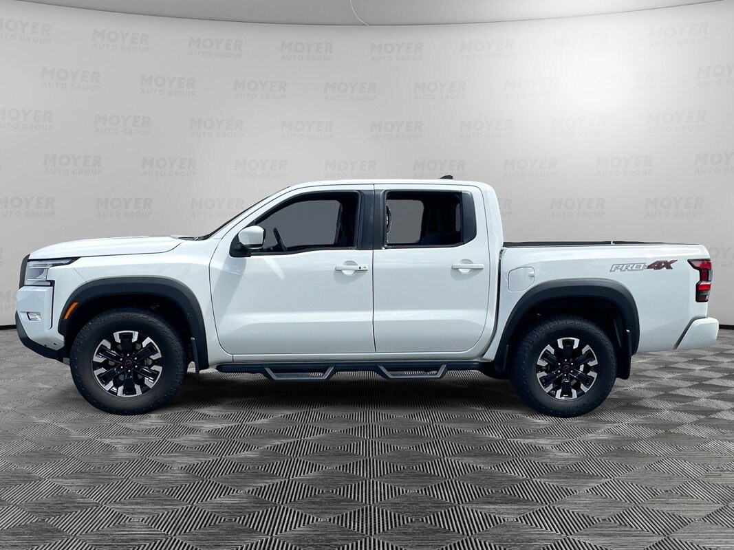 2022 Nissan Frontier PRO-4X Crew Cab photo 2