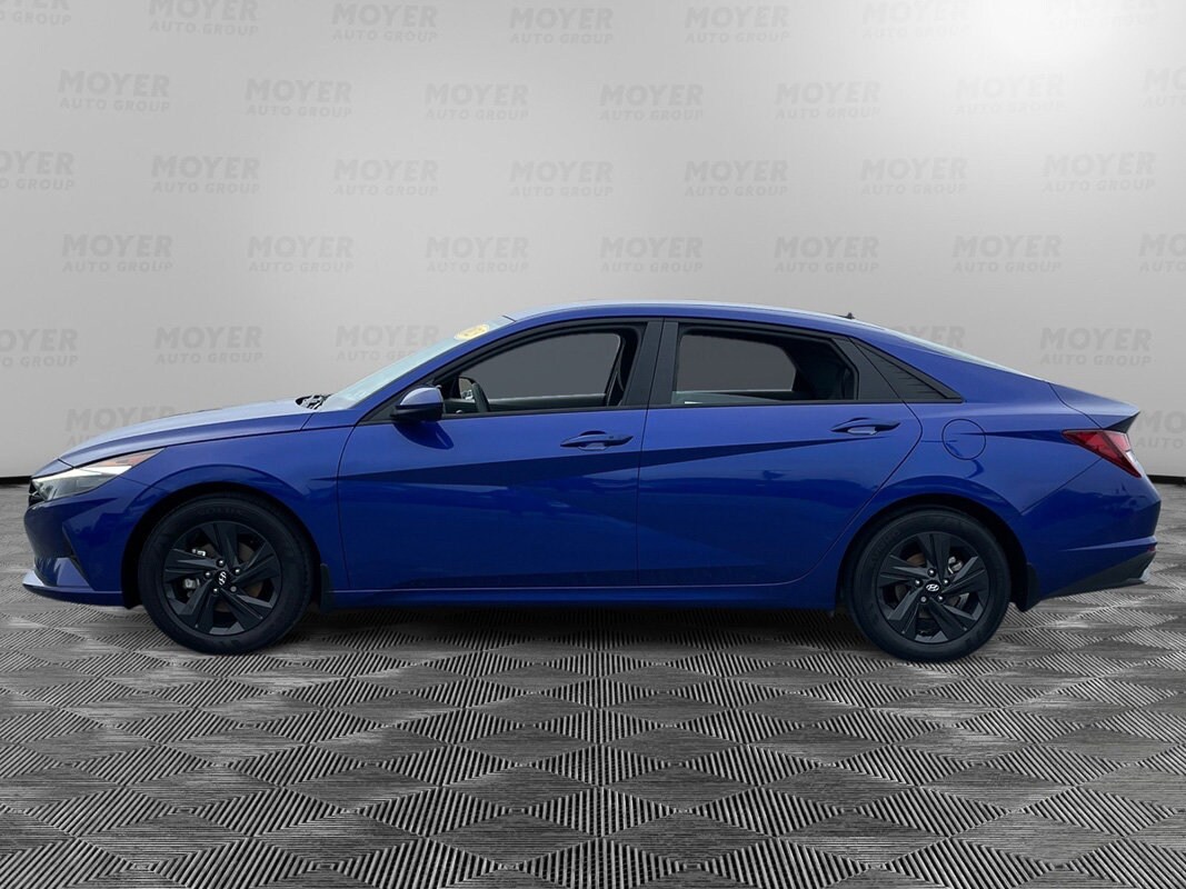 2023 Hyundai Elantra SEL photo 2