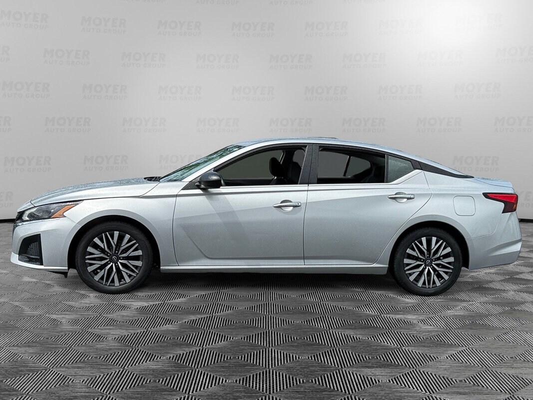 2024 Nissan Altima 2.5 SR photo 2