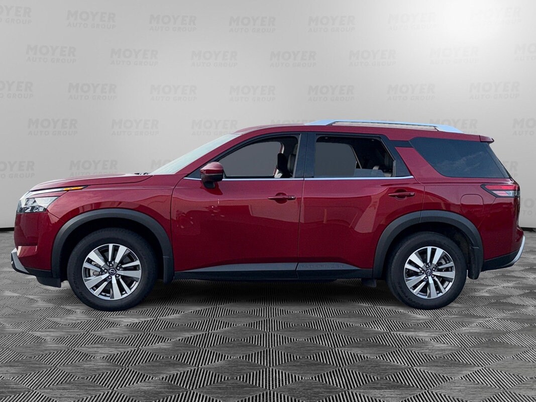 2023 Nissan Pathfinder SL photo 2