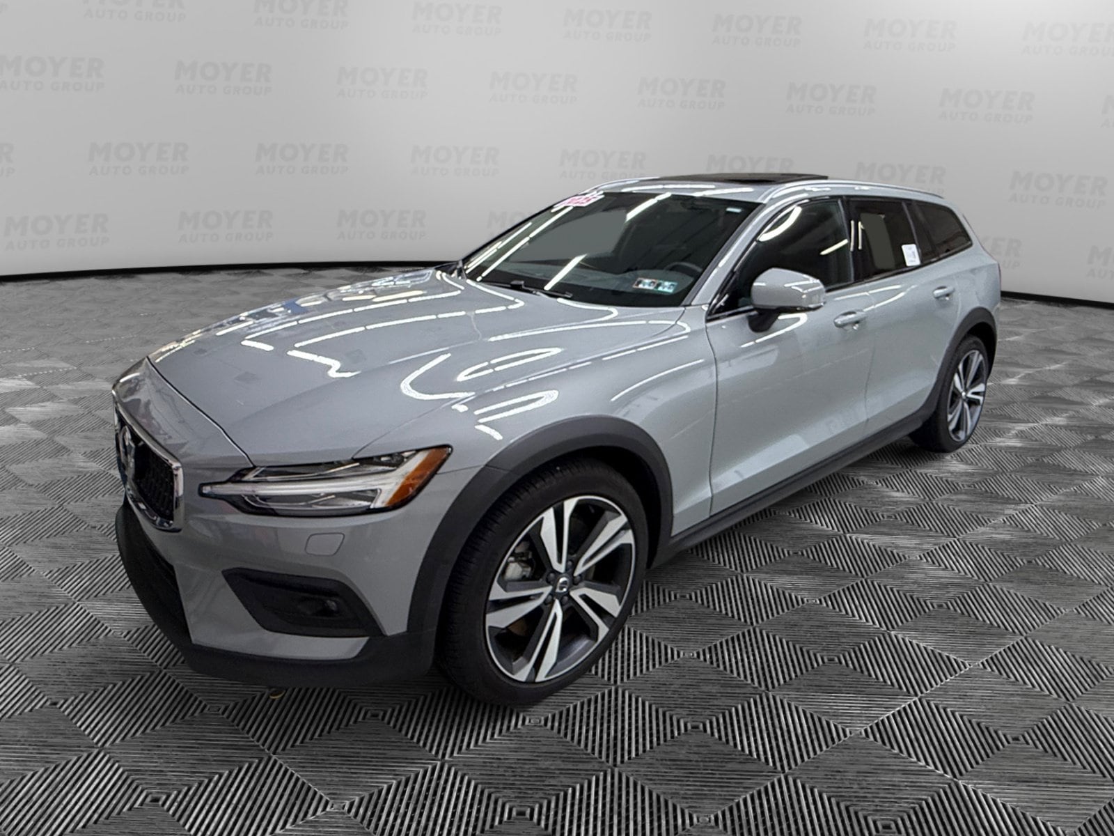 2025 Volvo V60 Cross Country