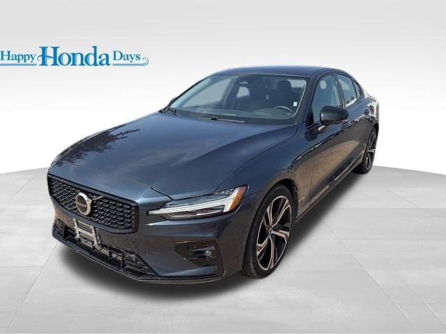 2024 Volvo S60 Plus's photo