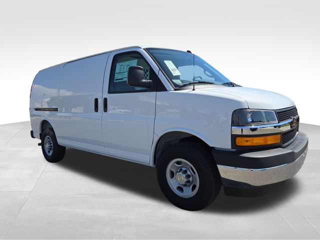 2025 Chevrolet Express 2500 Work Van HD's photo