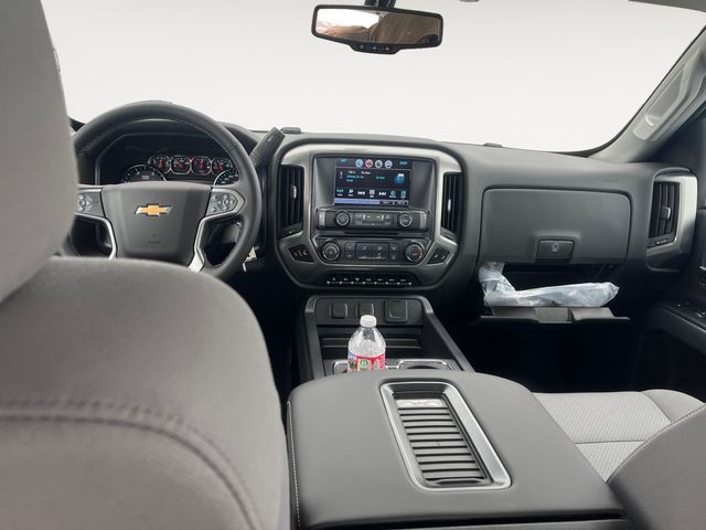 2024 Chevrolet Silverado 5500HD LT photo 3