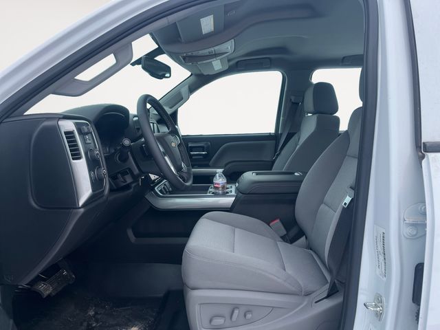 2024 Chevrolet Silverado 5500HD LT photo 2