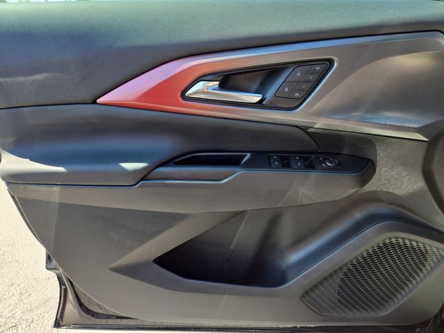 2025 Chevrolet Equinox EV RS - Photo 17