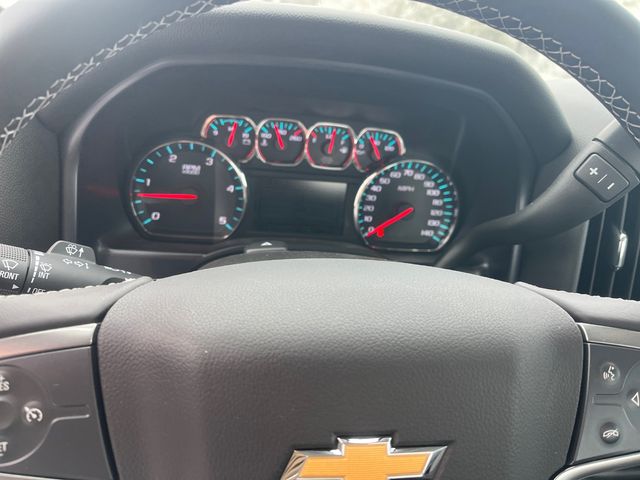 2024 Chevrolet Silverado 5500HD LT photo 4