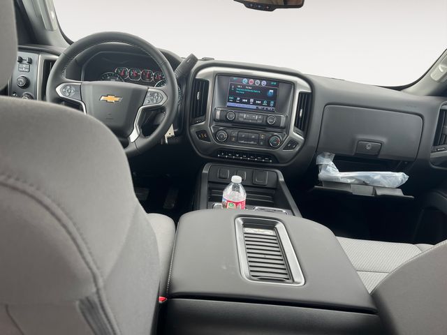 2024 Chevrolet Silverado 5500HD LT photo 3