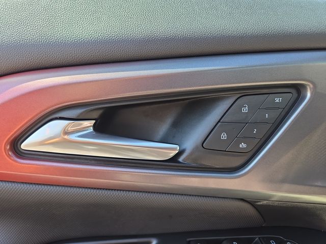 2025 Chevrolet Equinox EV RS - Photo 18