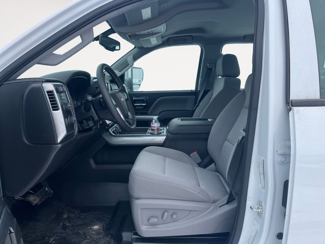 2024 Chevrolet Silverado 5500HD LT photo 2