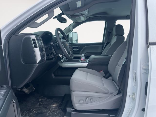 2024 Chevrolet Silverado 5500HD LT photo 2