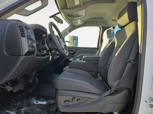 2024 Chevrolet Silverado 5500HD Work Truck photo 2