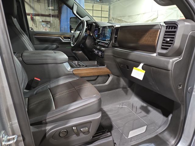 2026 Chevrolet Silverado 3500HD High Country - Photo 38