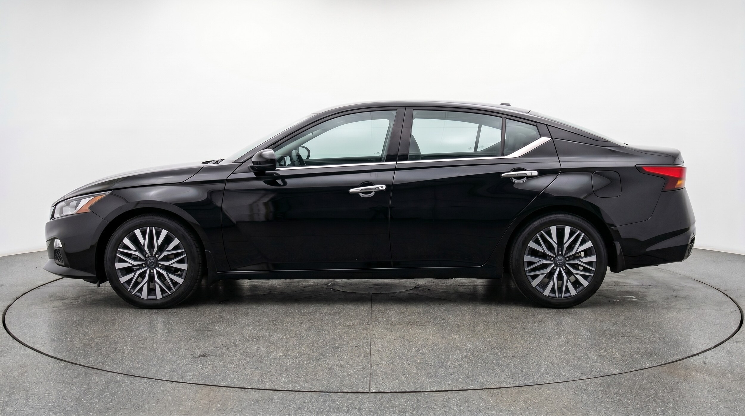 Thumbnail: 2025 Nissan Altima - 4