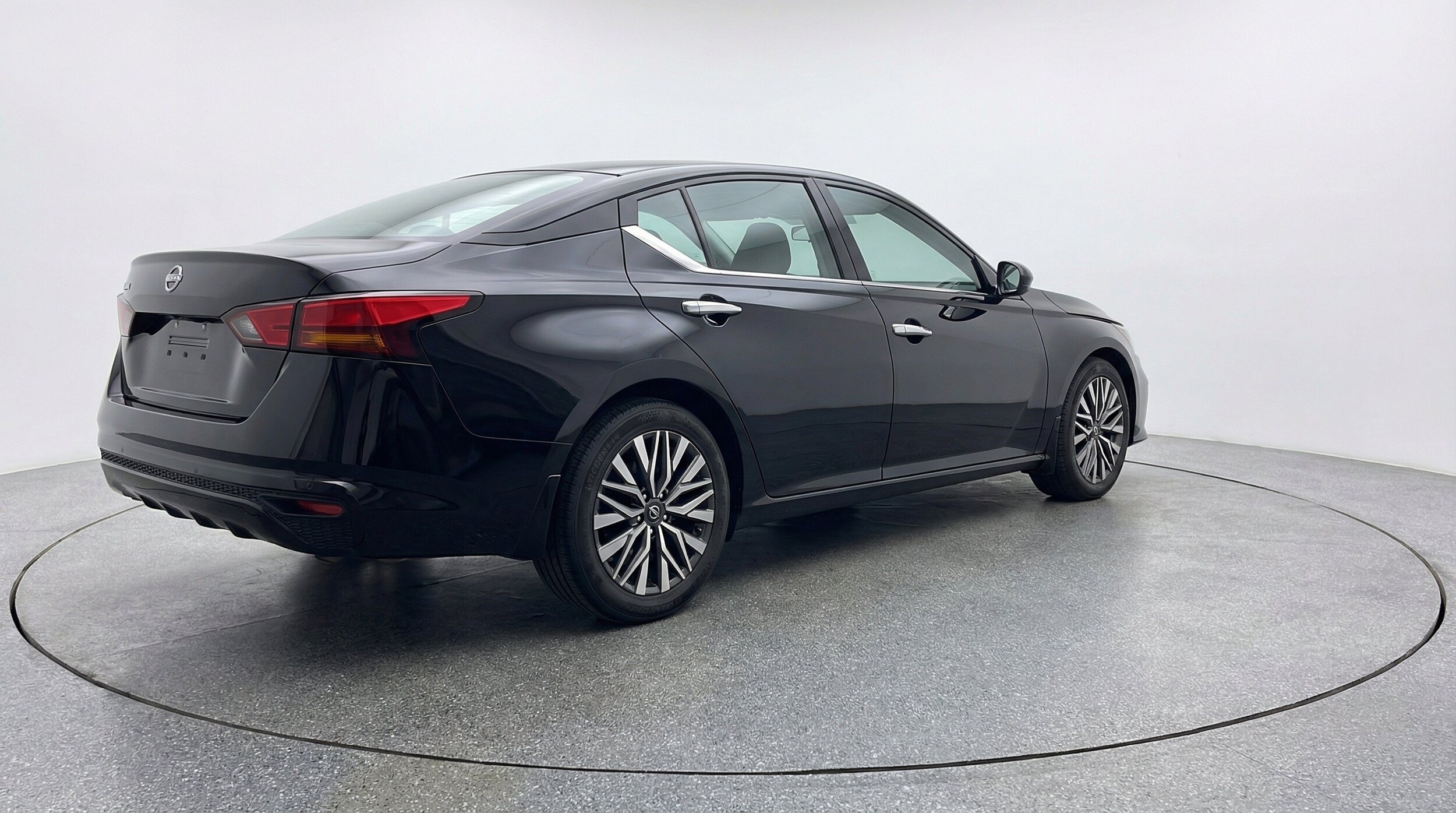 Thumbnail: 2025 Nissan Altima - 9