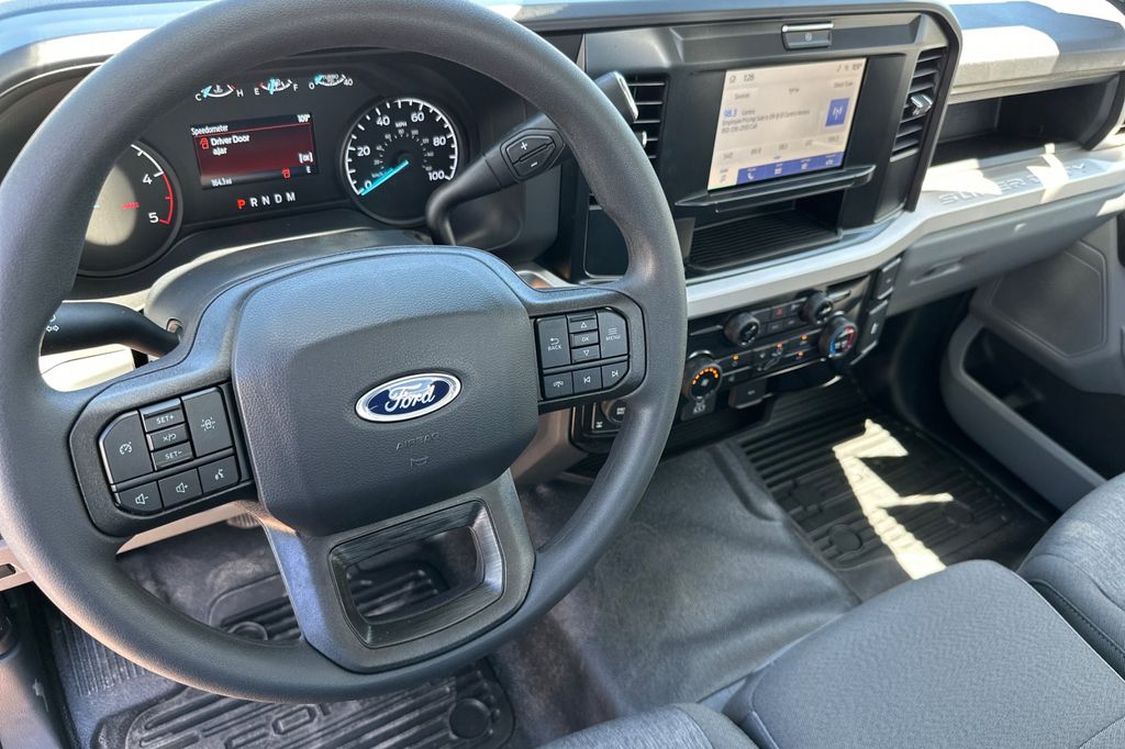 2025 Ford F-350 Super Duty Chassis Cab XLT - Photo 9