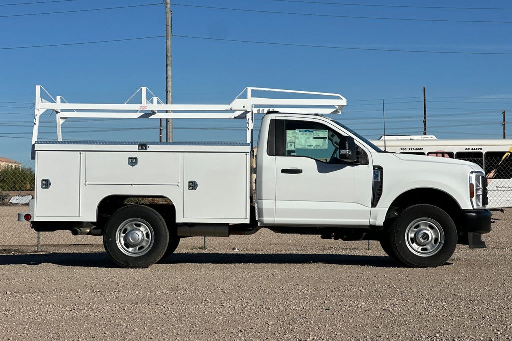 2025 Ford F-350 Super Duty Chassis Cab XLT - Photo 3