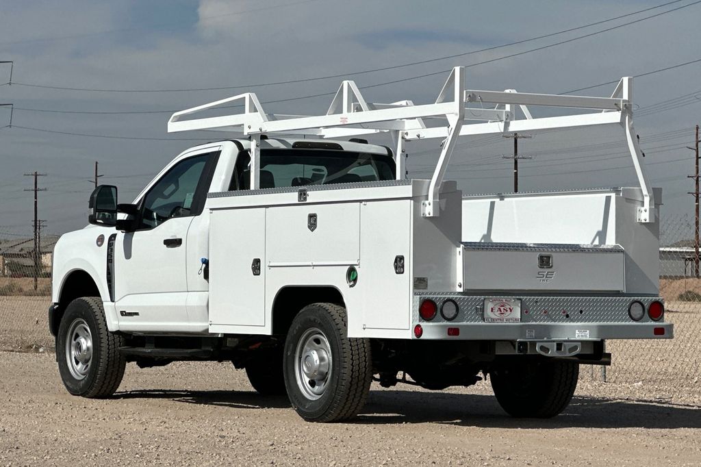 2025 Ford F-350 Super Duty Chassis Cab XLT - Photo 6