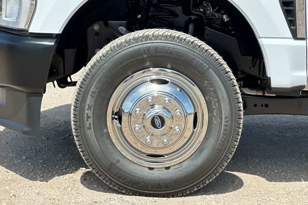 2025 Ford F-350 Super Duty Chassis Cab XL - Photo 21