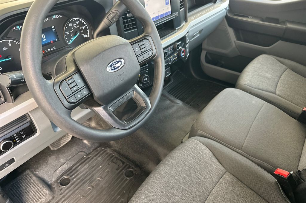 2025 Ford F-350 Super Duty Chassis Cab XLT - Photo 10