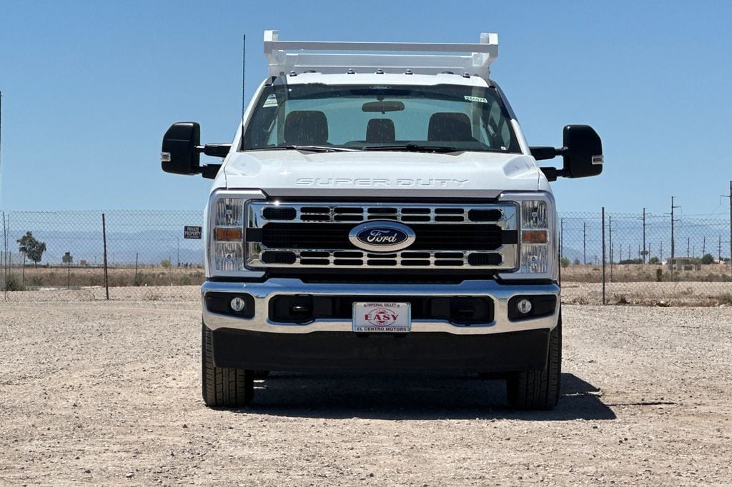 2025 Ford F-350 Super Duty Chassis Cab XLT - Photo 6