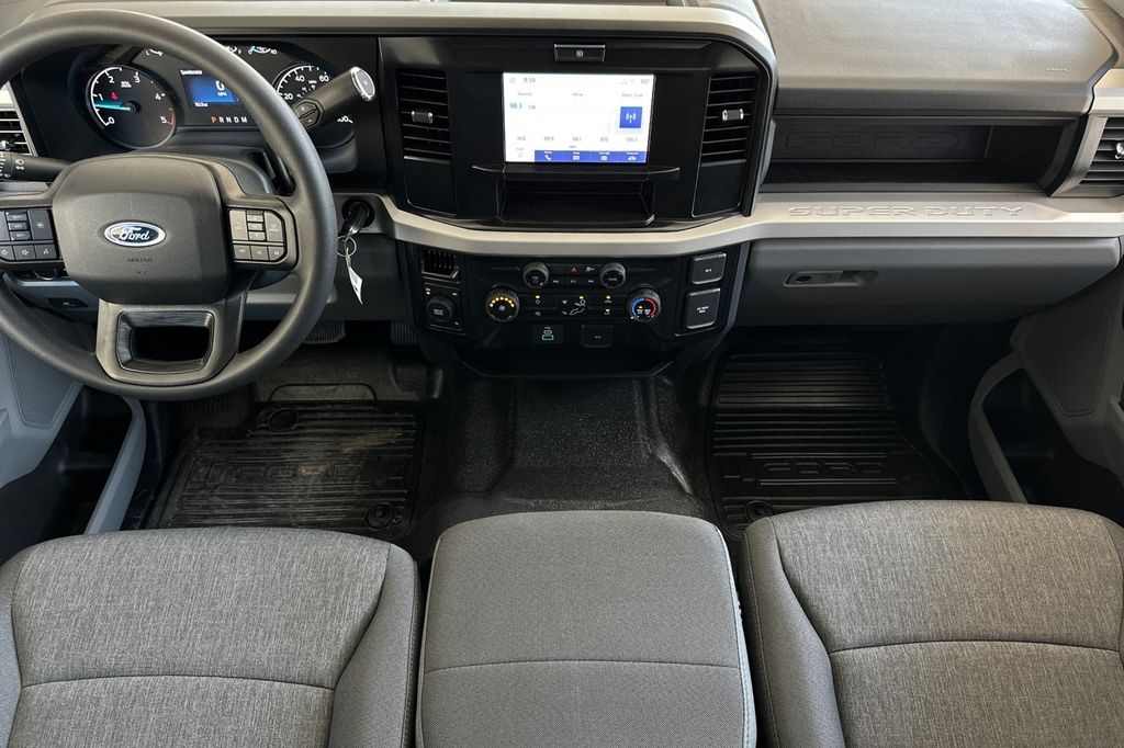 2025 Ford F-550 Super Duty Chassis Cab XL - Photo 10