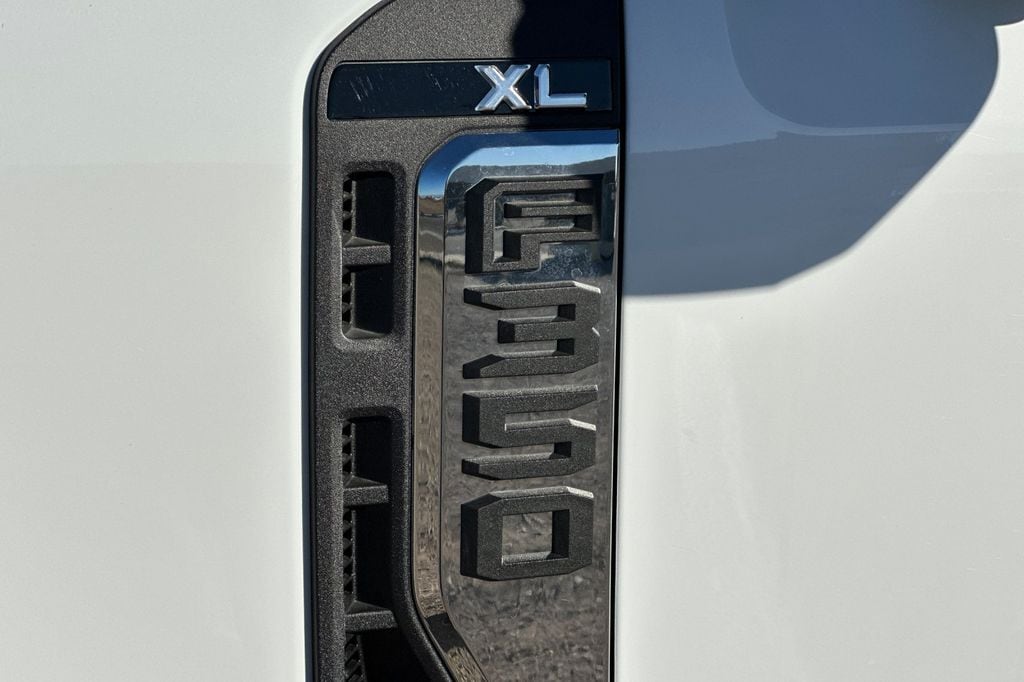 2025 Ford F-350 Super Duty Chassis Cab XLT - Photo 22
