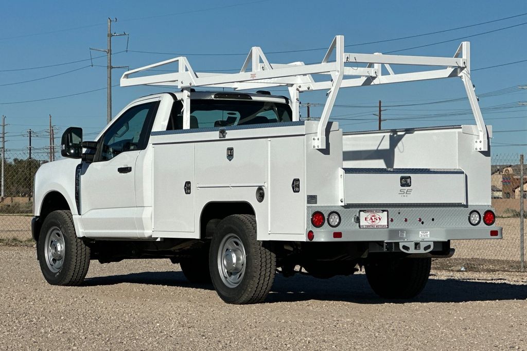 2025 Ford F-350 Super Duty Chassis Cab XLT - Photo 6