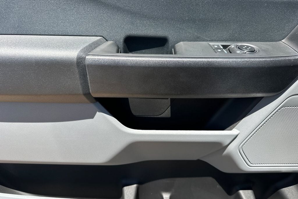 2025 Ford F-350 Super Duty Chassis Cab XLT - Photo 8