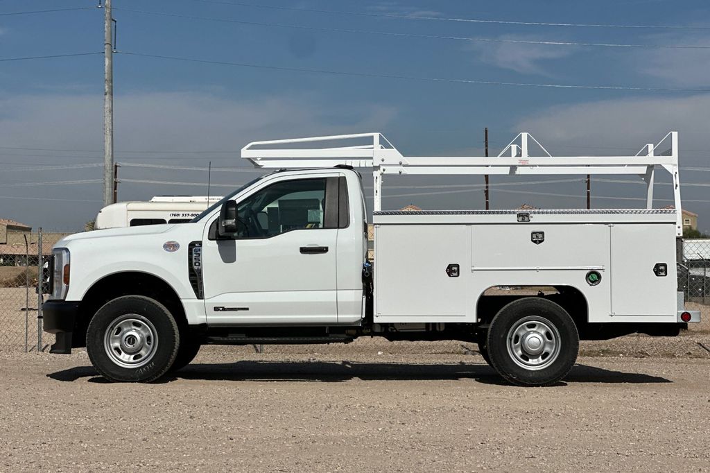2025 Ford F-350 Super Duty Chassis Cab XLT - Photo 7