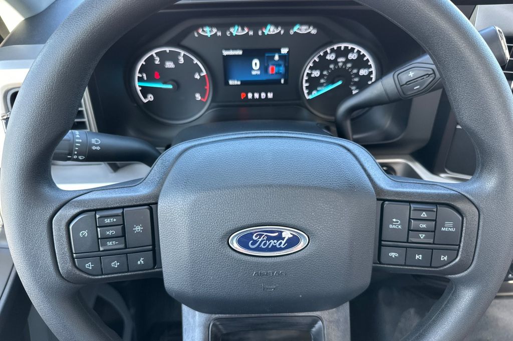 2025 Ford F-350 Super Duty Chassis Cab XLT - Photo 16