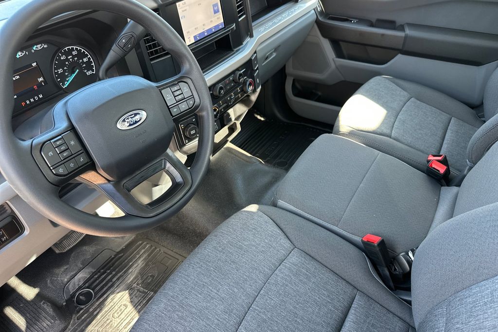 2025 Ford F-350 Super Duty Chassis Cab XLT - Photo 7