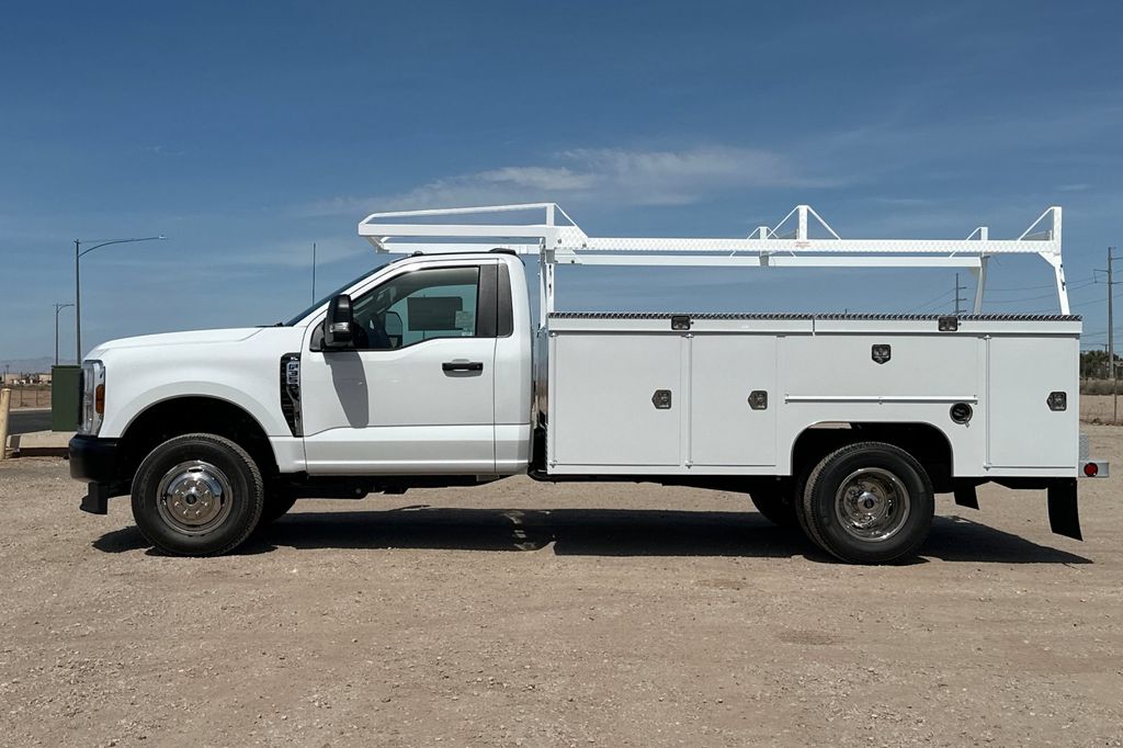 2025 Ford F-350 Super Duty Chassis Cab XL - Photo 7
