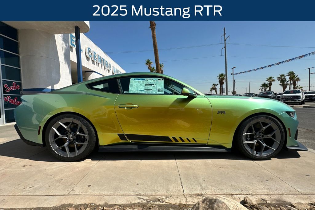 2025 Ford Mustang GT Premium Fastback - Photo 3