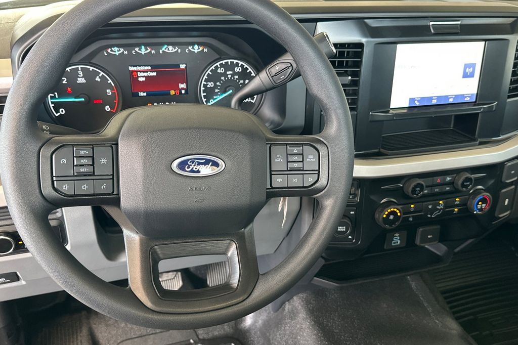 2025 Ford F-350 Super Duty Chassis Cab XL - Photo 12