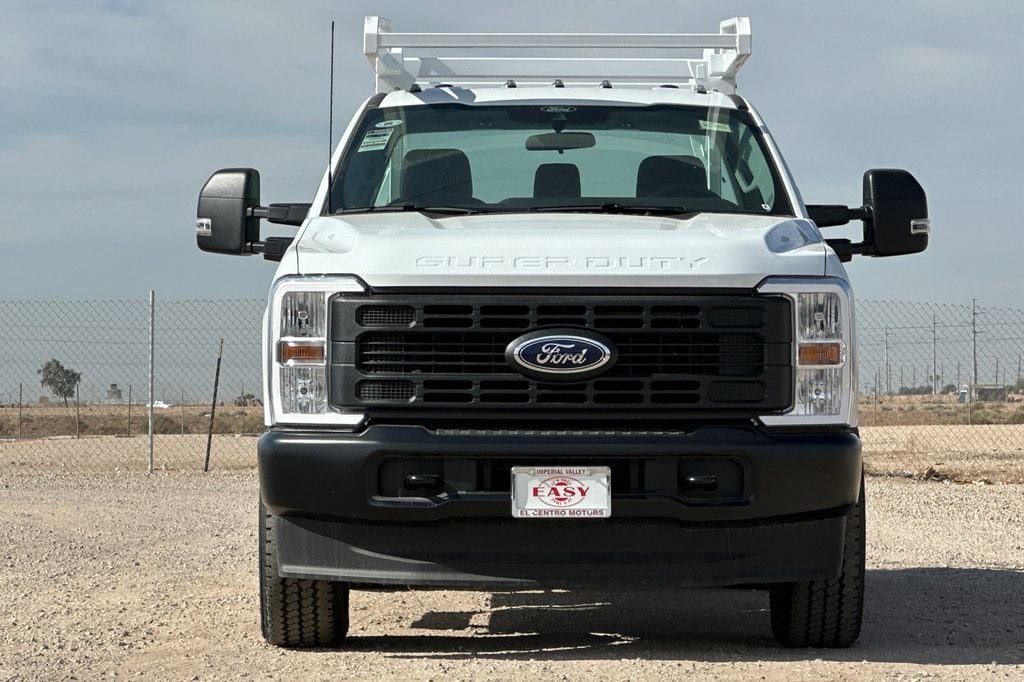 2025 Ford F-350 Super Duty Chassis Cab XLT - Photo 9