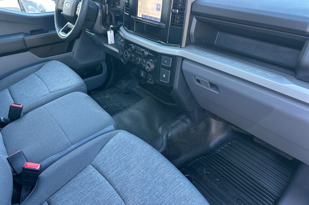2025 Ford F-350 Super Duty Chassis Cab XLT - Photo 14