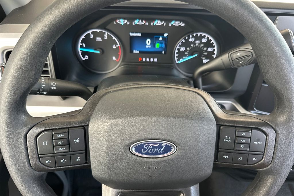 2025 Ford F-350 Super Duty Chassis Cab XLT - Photo 20