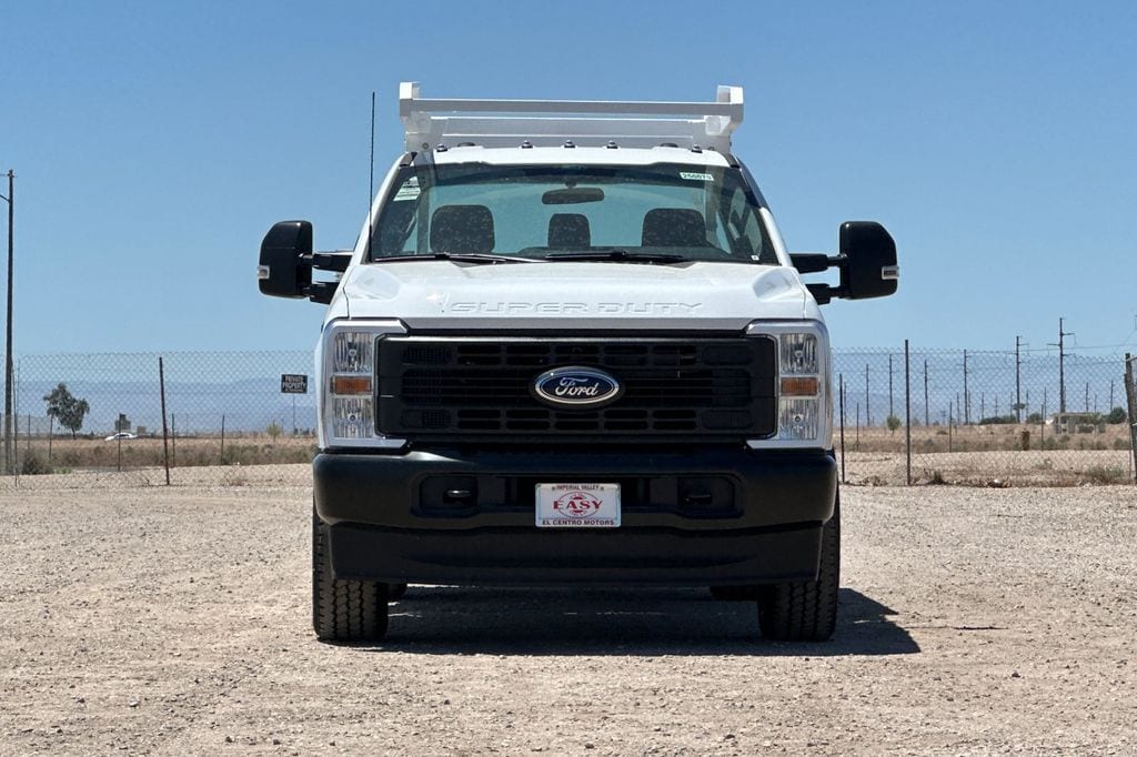 2025 Ford F-350 Super Duty Chassis Cab XLT - Photo 6