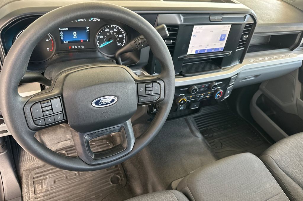 2025 Ford F-350 Super Duty Chassis Cab XLT - Photo 12