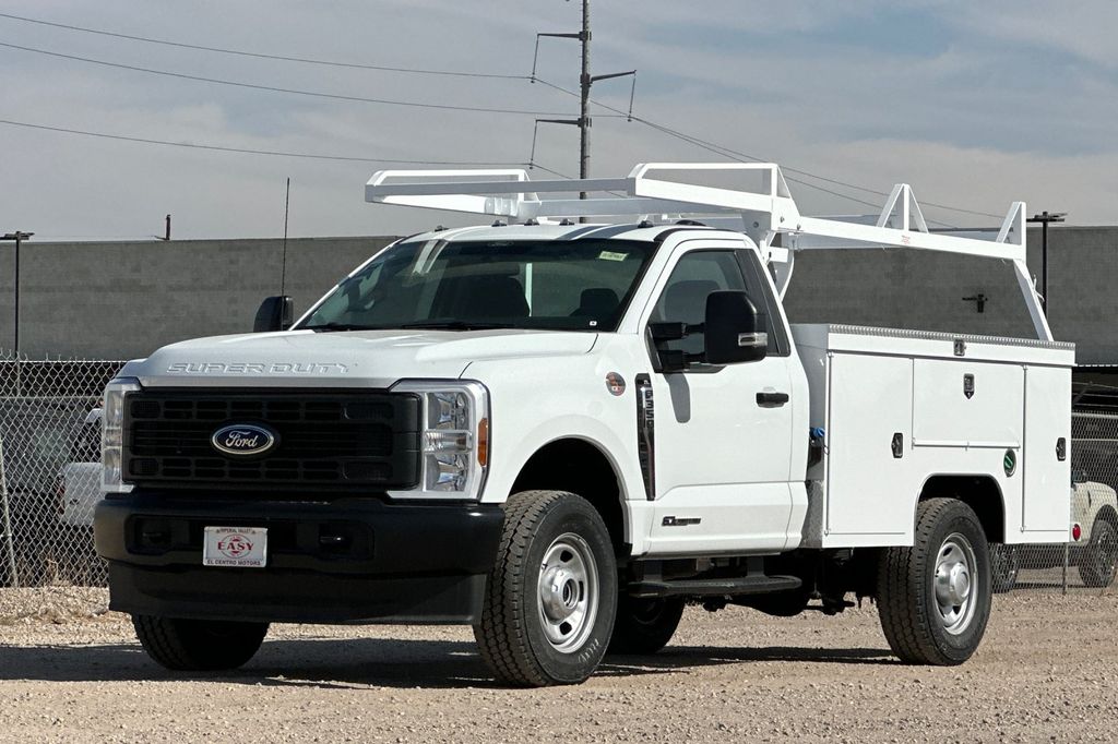 2025 Ford F-350 Super Duty Chassis Cab XLT - Photo 8
