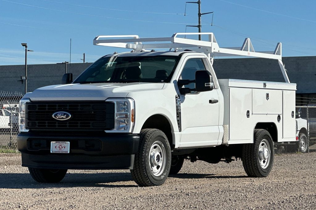 2025 Ford F-350 Super Duty Chassis Cab XLT - Photo 8