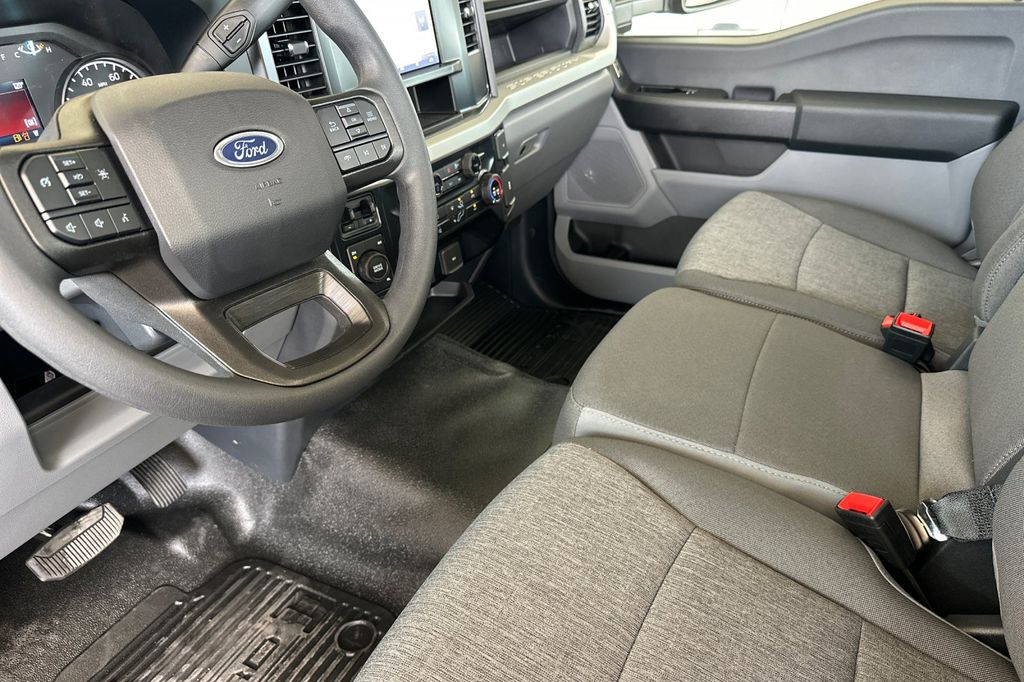 2025 Ford F-350 Super Duty Chassis Cab XL - Photo 10
