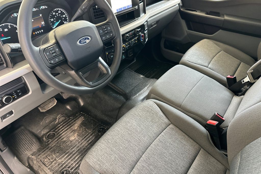2025 Ford F-550 Super Duty Chassis Cab XL - Photo 7