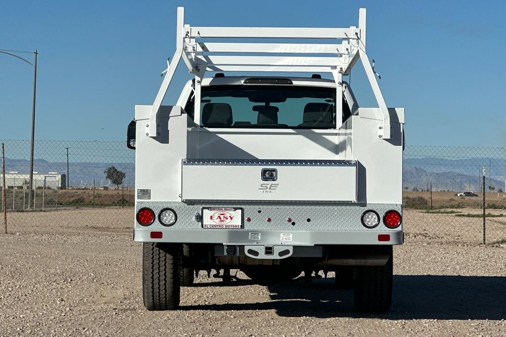2025 Ford F-350 Super Duty Chassis Cab XLT - Photo 5