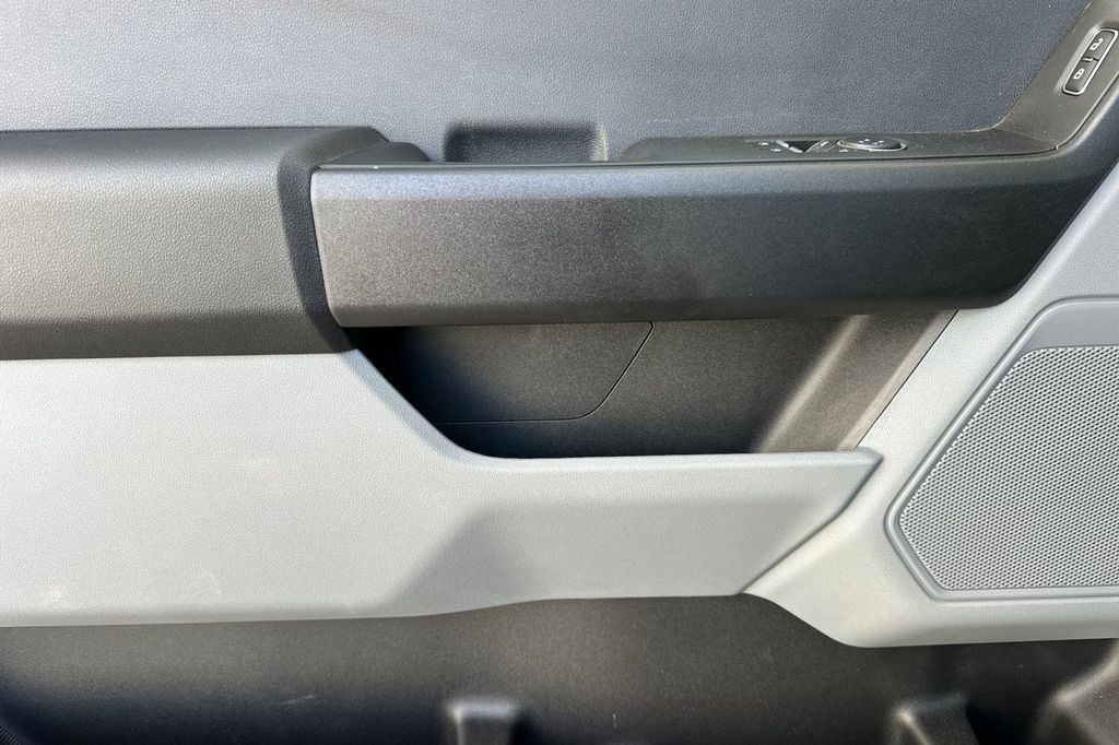 2025 Ford F-350 Super Duty Chassis Cab XLT - Photo 11