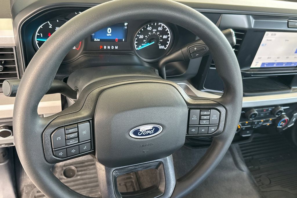 2025 Ford F-350 Super Duty Chassis Cab XLT - Photo 13