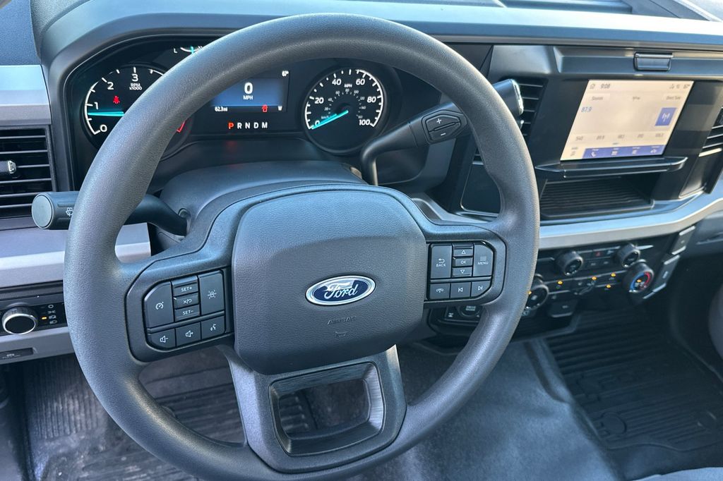 2025 Ford F-350 Super Duty Chassis Cab XLT - Photo 13