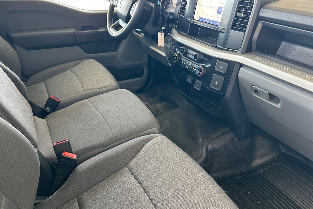2025 Ford F-350 Super Duty Chassis Cab XL - Photo 14