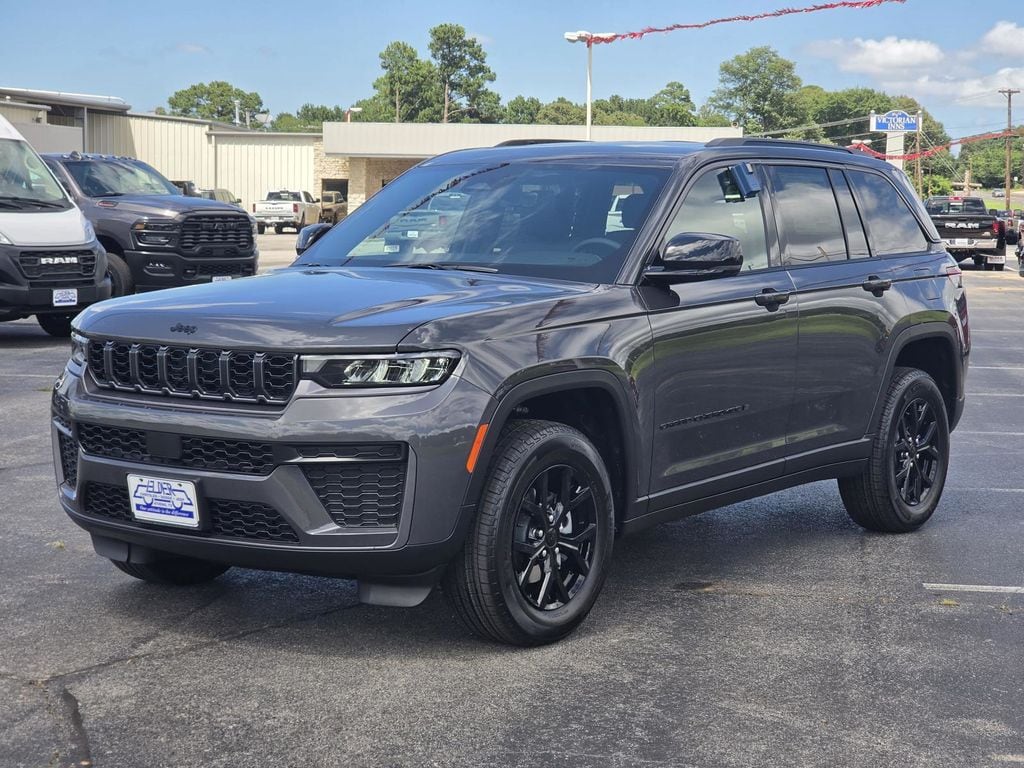 New 2026 Jeep Grand Cherokee LAREDO ALTITUDE 4X2 Sport Utility